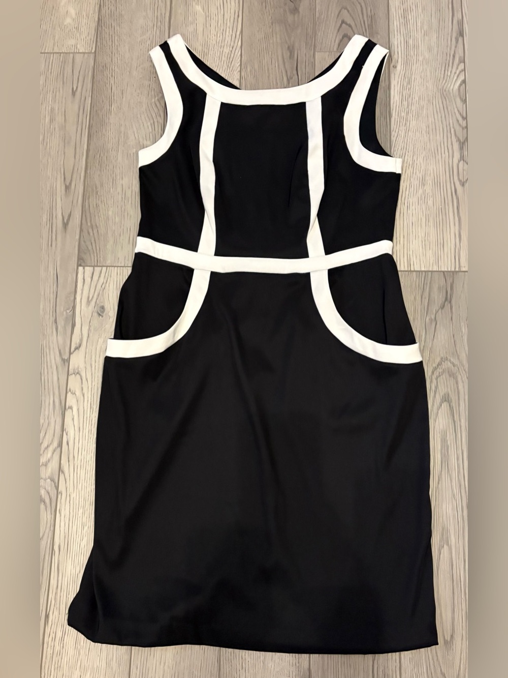 Black and White Contrast Sheath Dress with Pockets